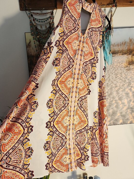 Xhilaration Dresses & Skirts - Peach Paisley Sleeveless Midi Dress
